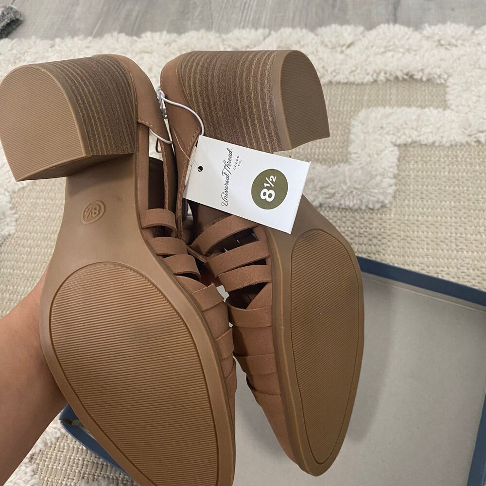 Universal Thread Heels - Picture 3 of 3